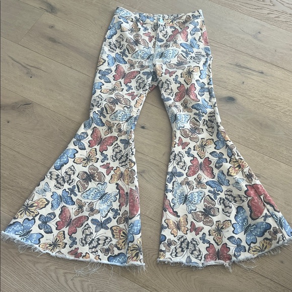 We The Free Flare Jeans Just Float On Butterfly Pants Size 28 Artsy Boho Unique - Picture 2 of 6